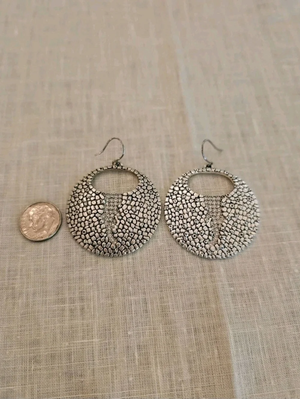 Vintage Vince Camuto Round Disc Textured Silver Rhinestone Dangle Earrings